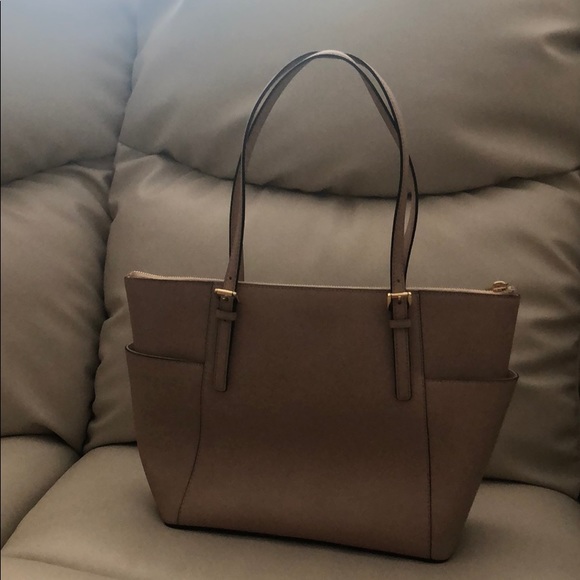 Michael Kors Jetset Tote - Picture 2 of 4